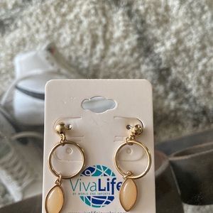 GORGEOUS GOLD DANGLING EARRINGS